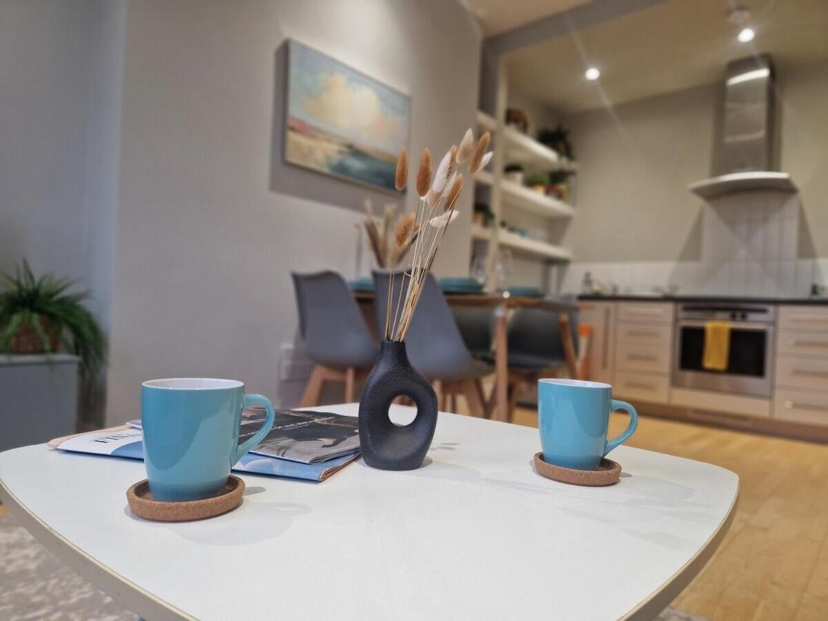 1-Bed Apartment, Close To Kensington Olympia With Free Wi-Fi & Netflix 런던 외부 사진
