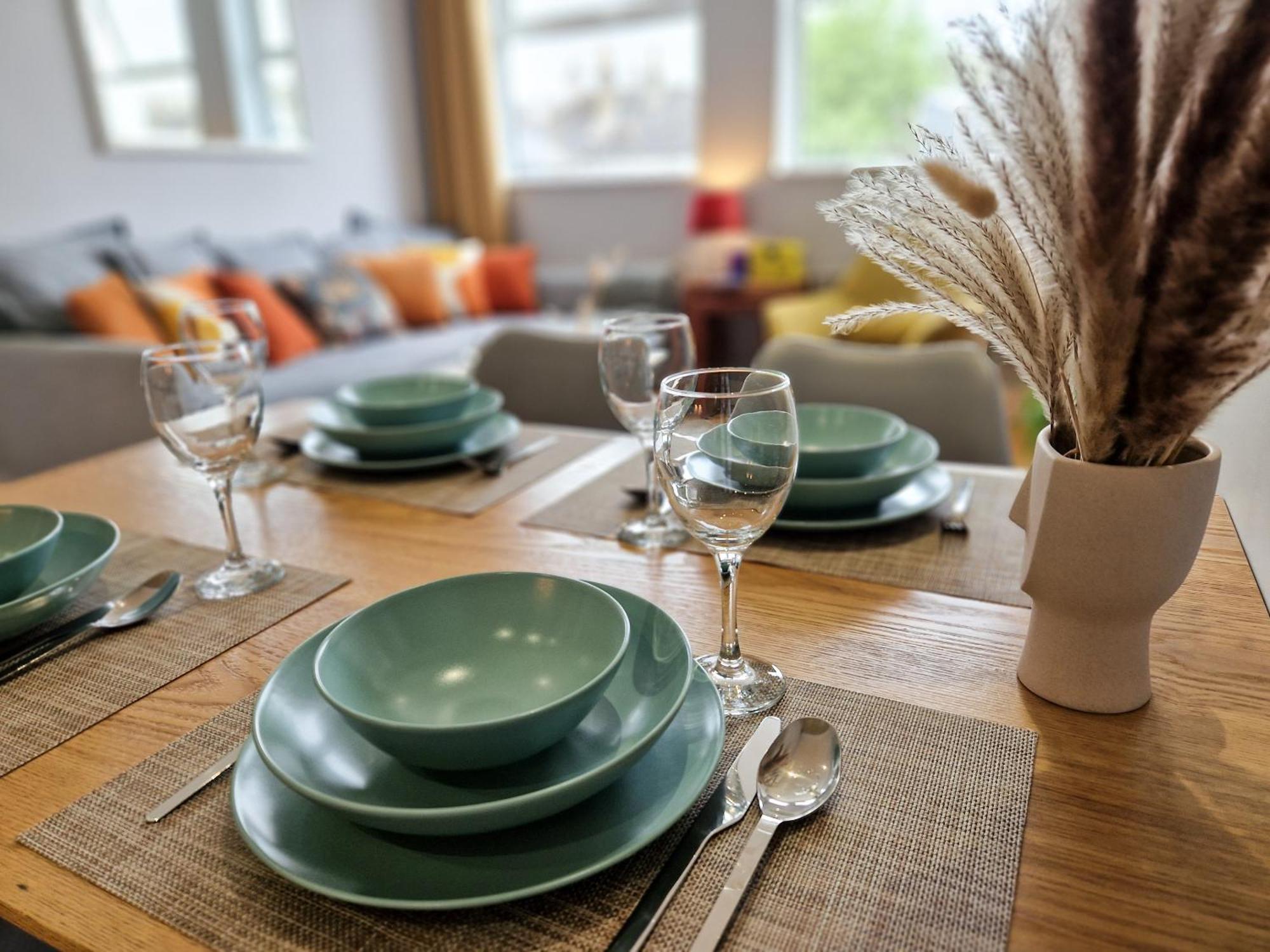 1-Bed Apartment, Close To Kensington Olympia With Free Wi-Fi & Netflix 런던 외부 사진