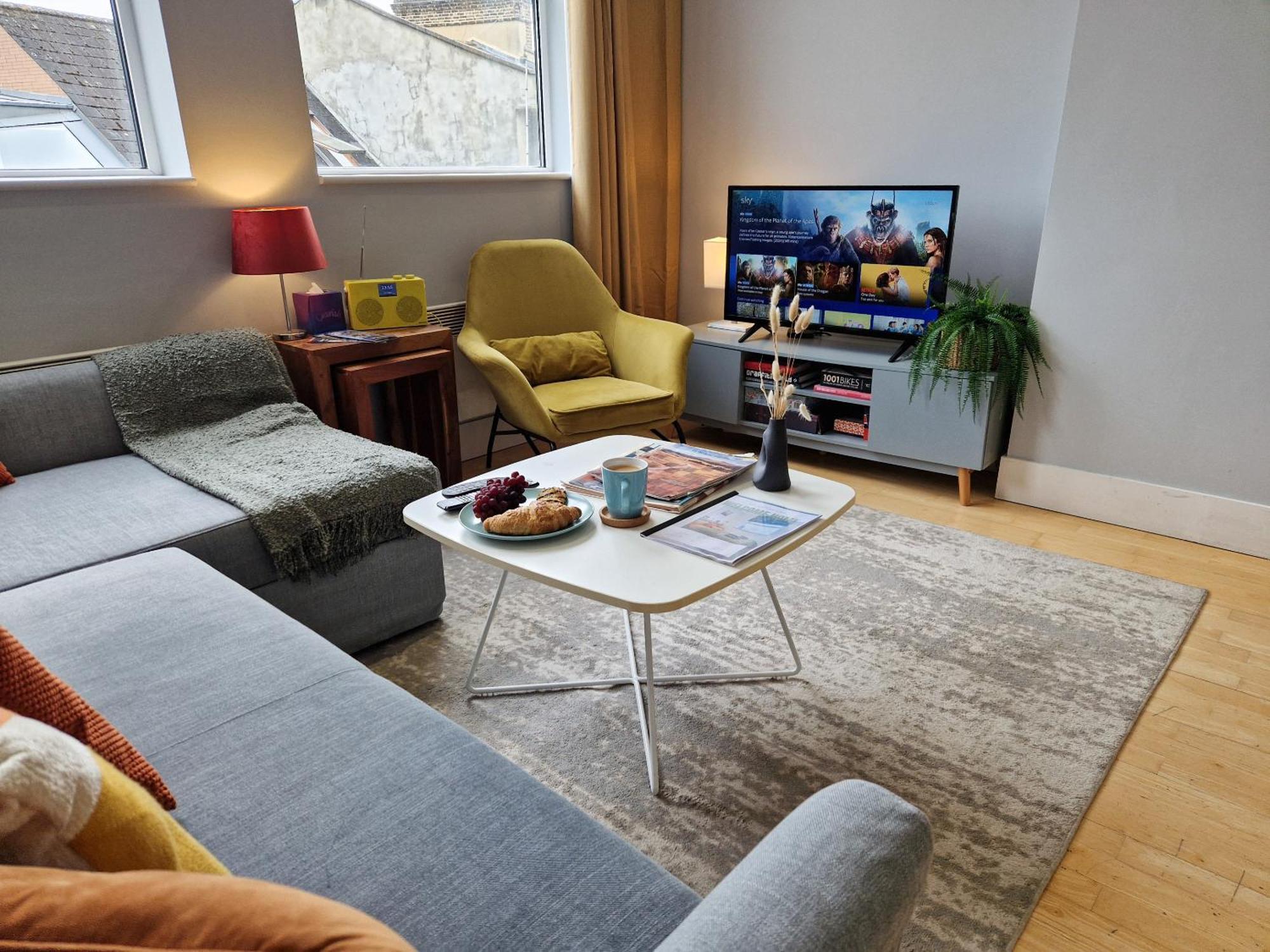 1-Bed Apartment, Close To Kensington Olympia With Free Wi-Fi & Netflix 런던 외부 사진