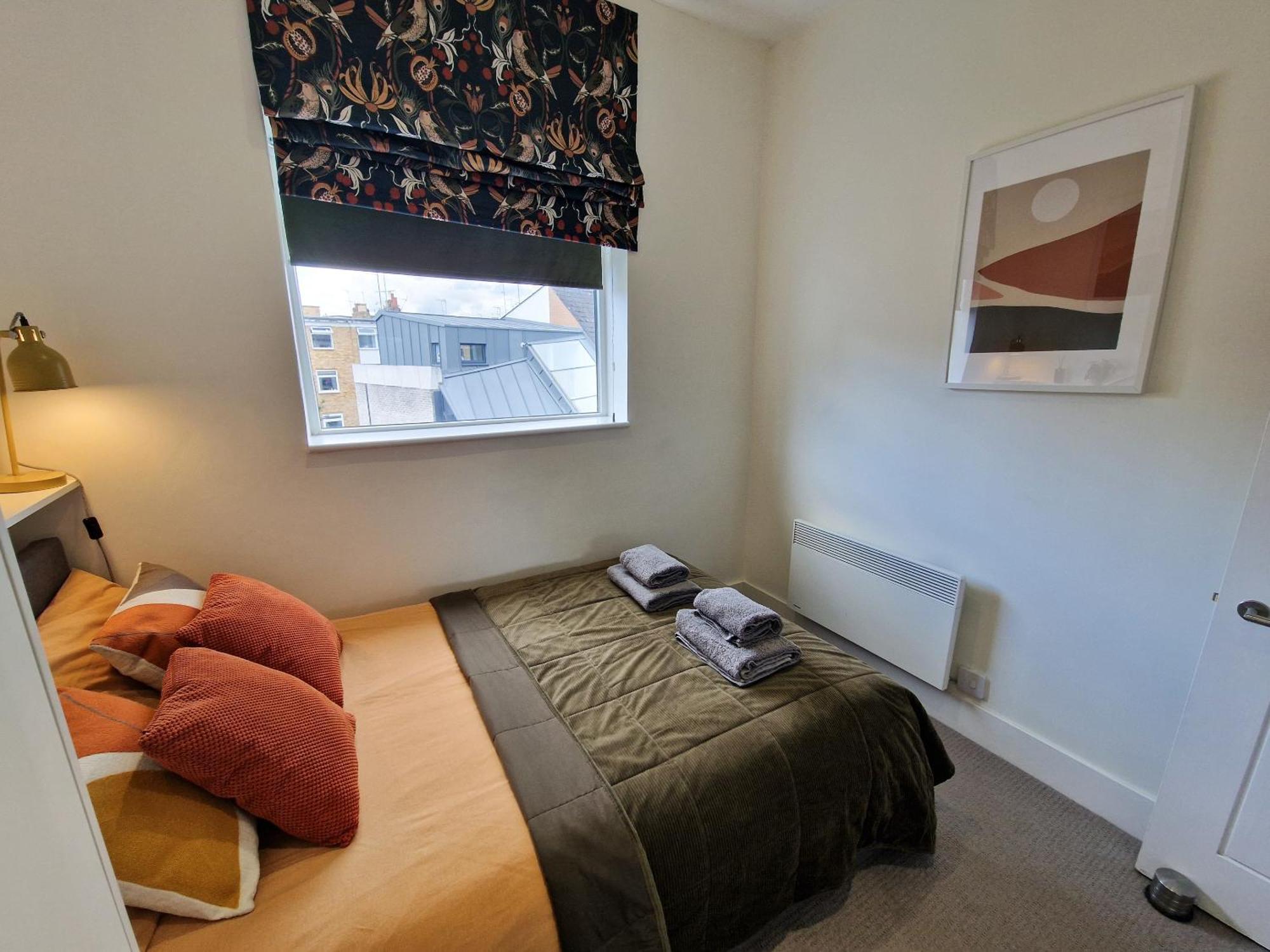 1-Bed Apartment, Close To Kensington Olympia With Free Wi-Fi & Netflix 런던 외부 사진