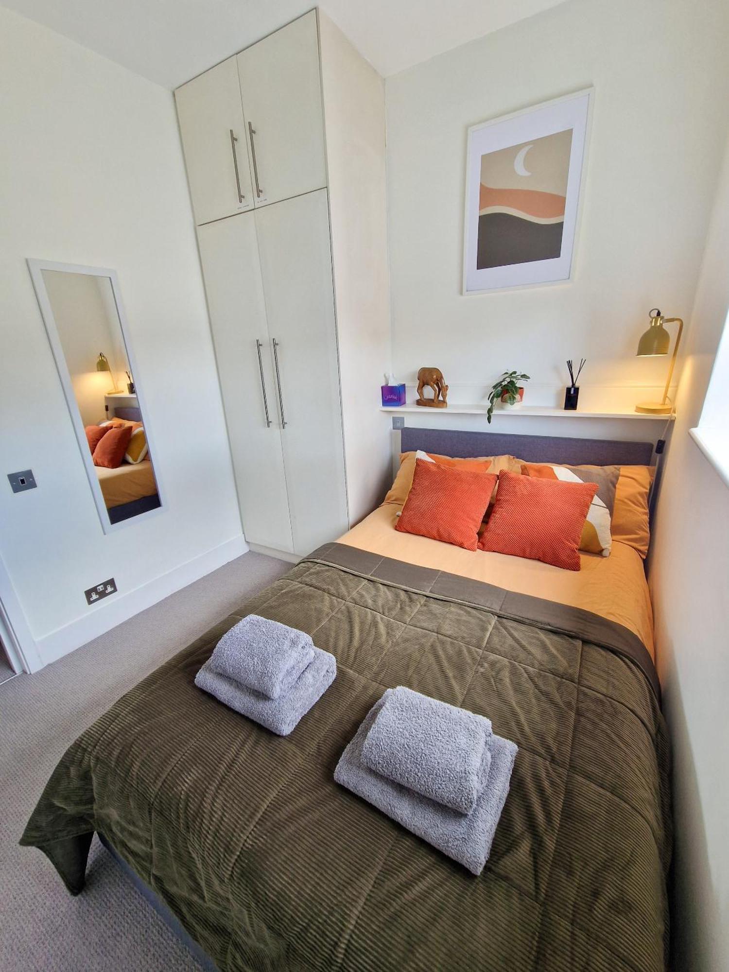 1-Bed Apartment, Close To Kensington Olympia With Free Wi-Fi & Netflix 런던 외부 사진