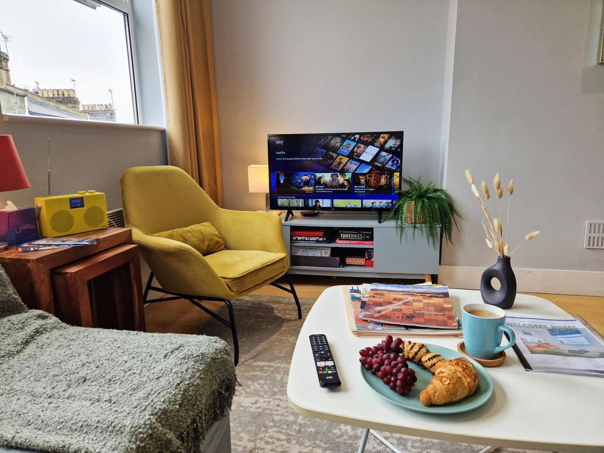 1-Bed Apartment, Close To Kensington Olympia With Free Wi-Fi & Netflix 런던 외부 사진