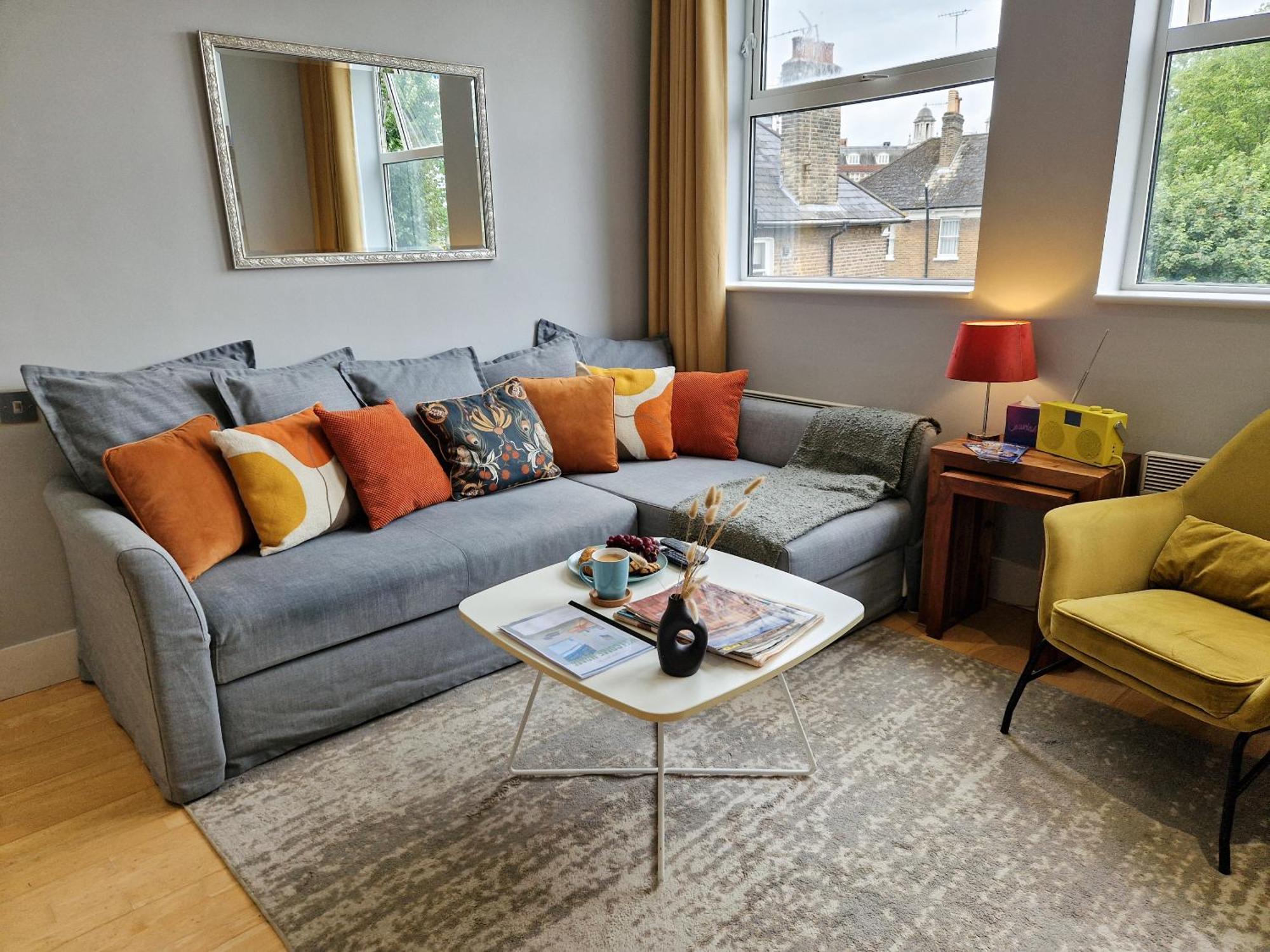 1-Bed Apartment, Close To Kensington Olympia With Free Wi-Fi & Netflix 런던 외부 사진