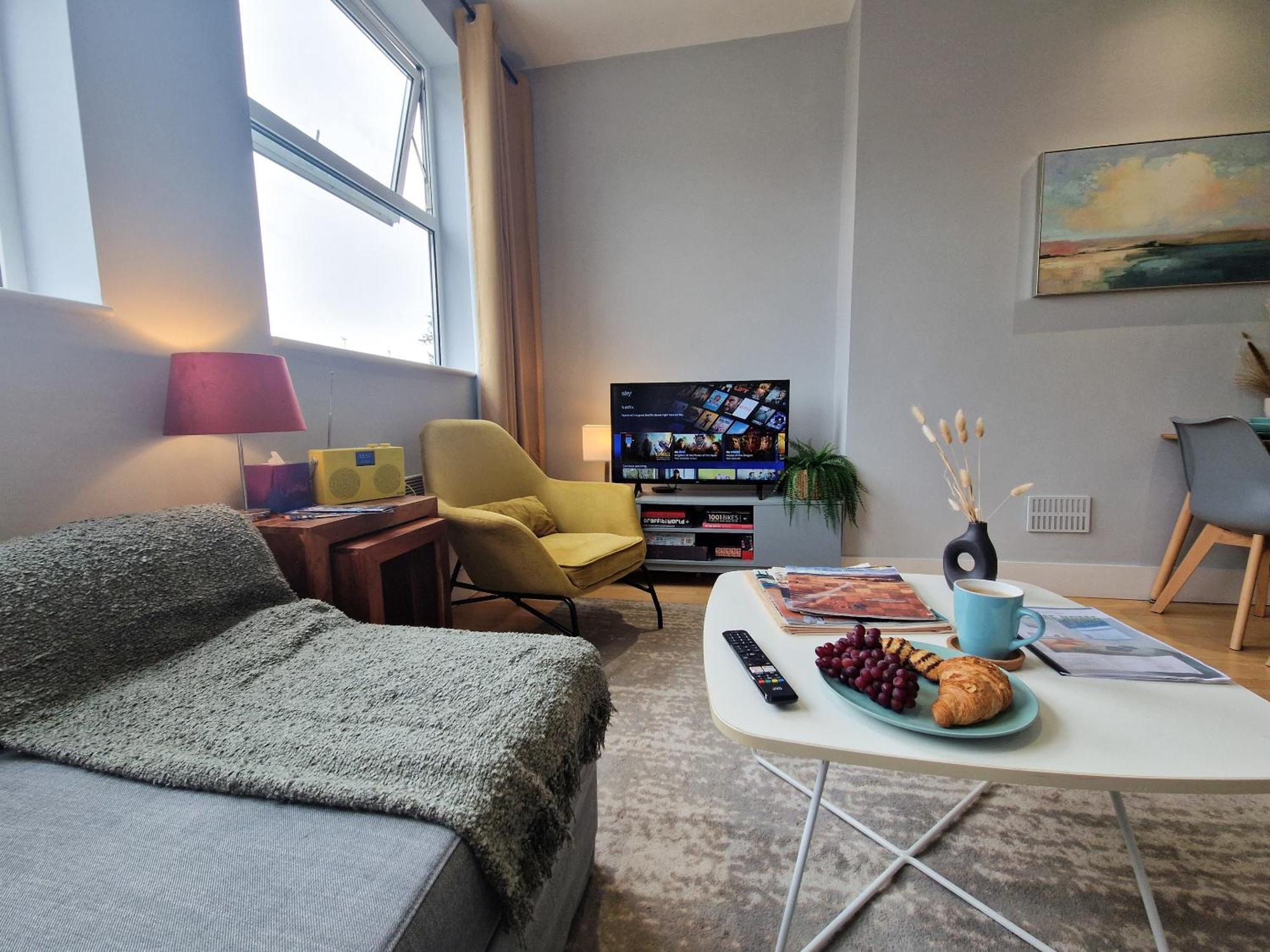 1-Bed Apartment, Close To Kensington Olympia With Free Wi-Fi & Netflix 런던 외부 사진