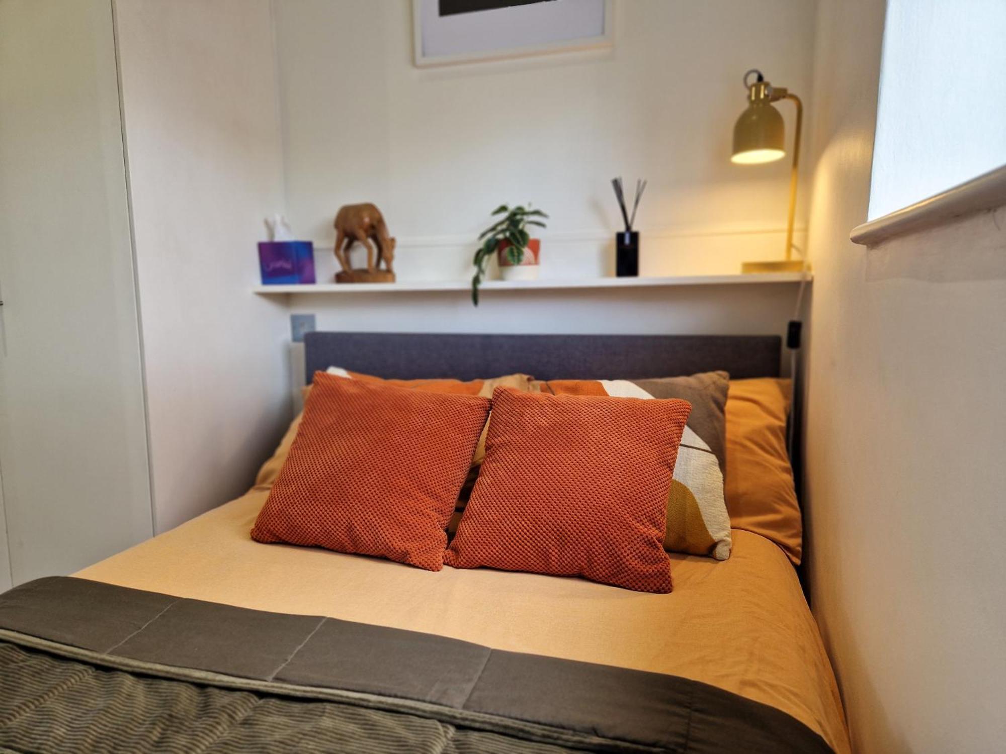 1-Bed Apartment, Close To Kensington Olympia With Free Wi-Fi & Netflix 런던 외부 사진