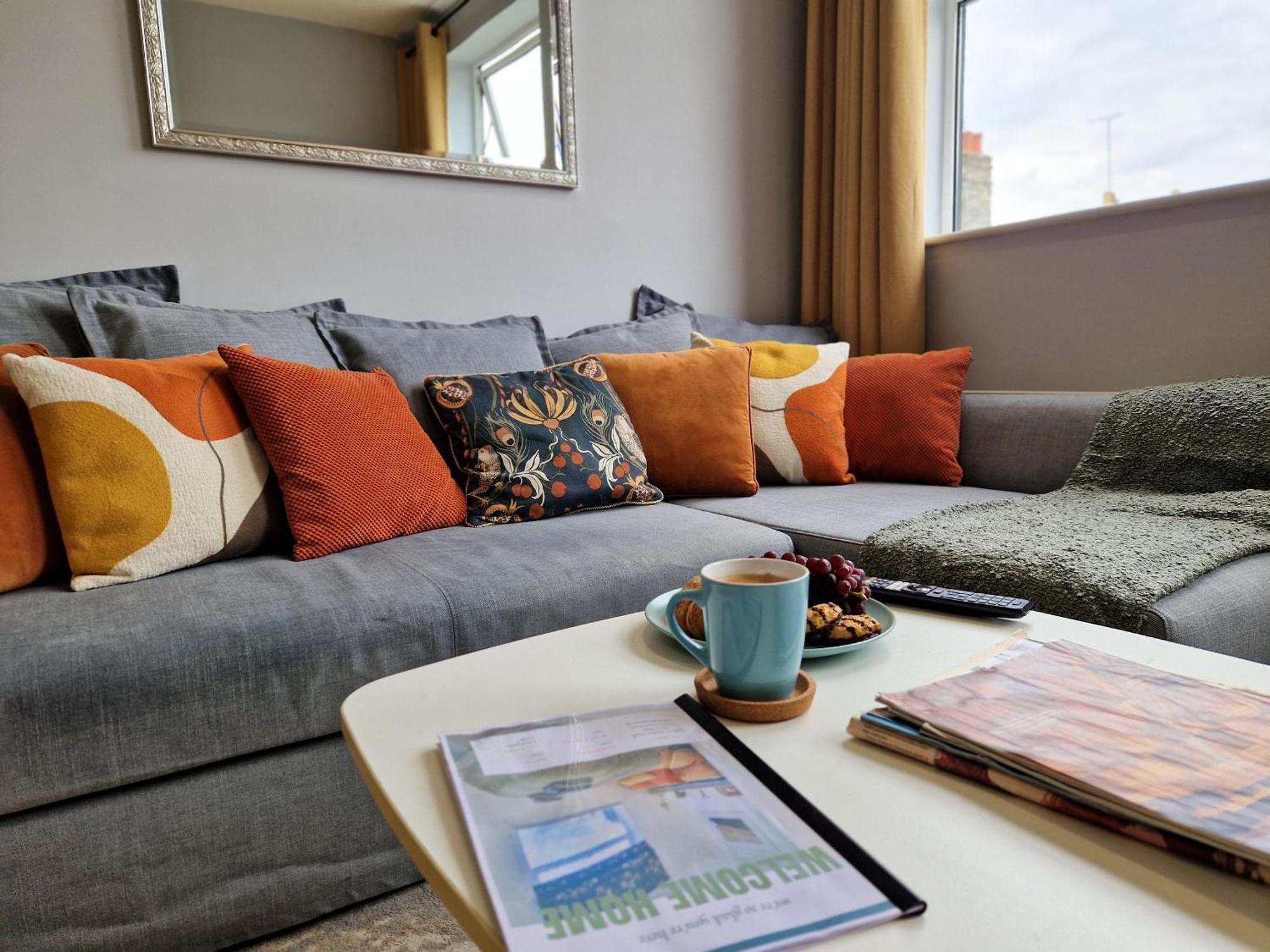 1-Bed Apartment, Close To Kensington Olympia With Free Wi-Fi & Netflix 런던 외부 사진