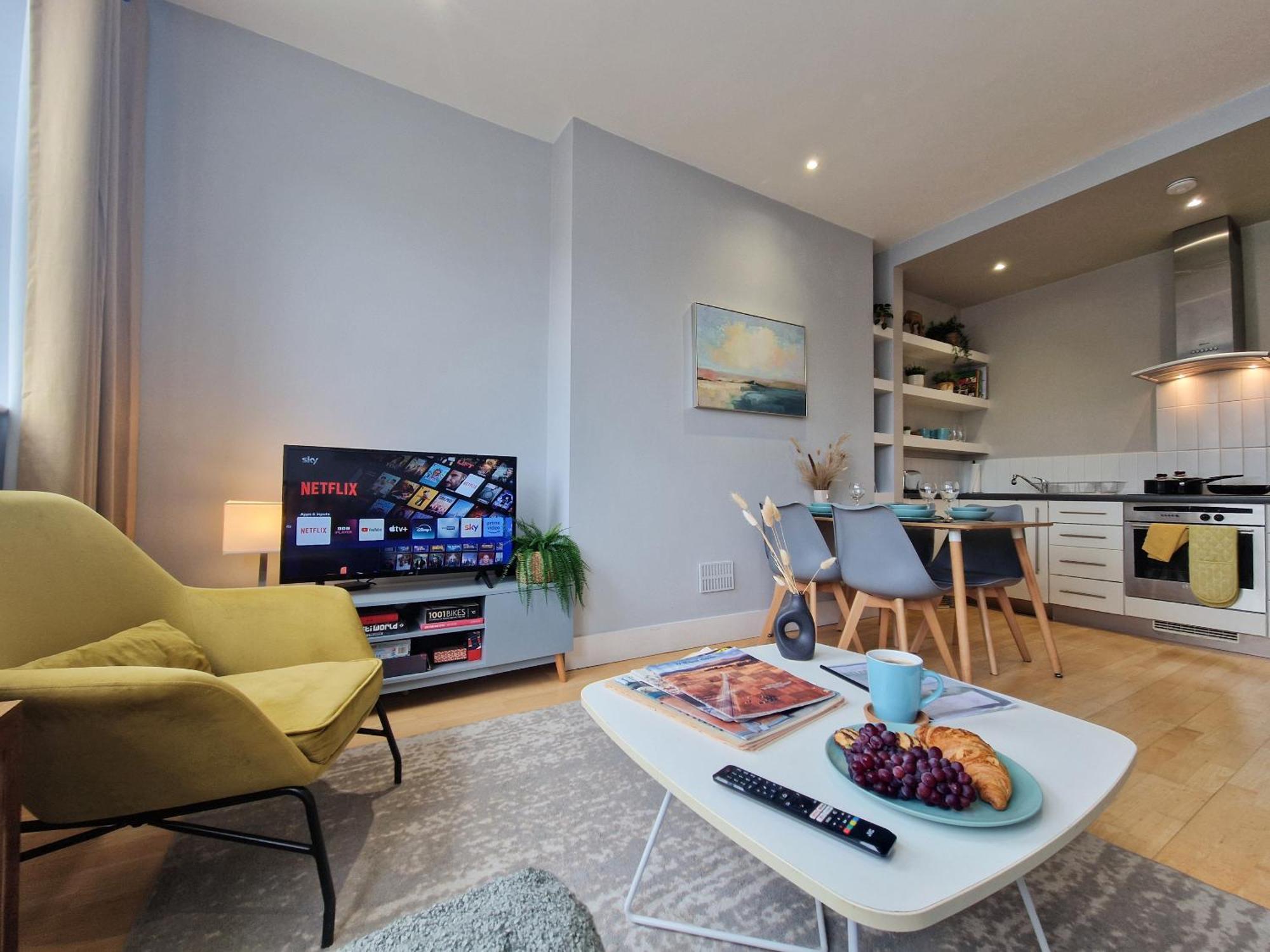 1-Bed Apartment, Close To Kensington Olympia With Free Wi-Fi & Netflix 런던 외부 사진