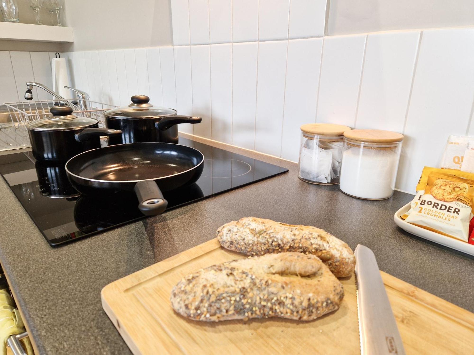 1-Bed Apartment, Close To Kensington Olympia With Free Wi-Fi & Netflix 런던 외부 사진