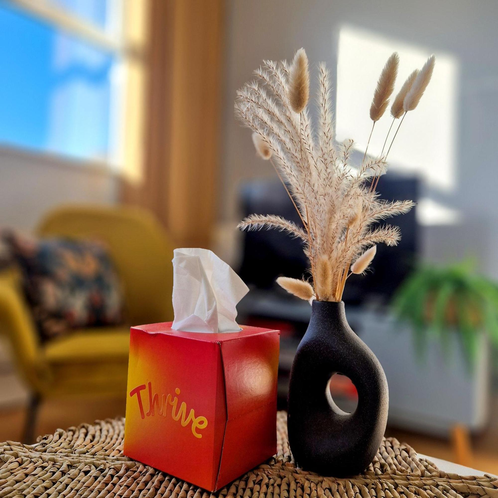 1-Bed Apartment, Close To Kensington Olympia With Free Wi-Fi & Netflix 런던 외부 사진